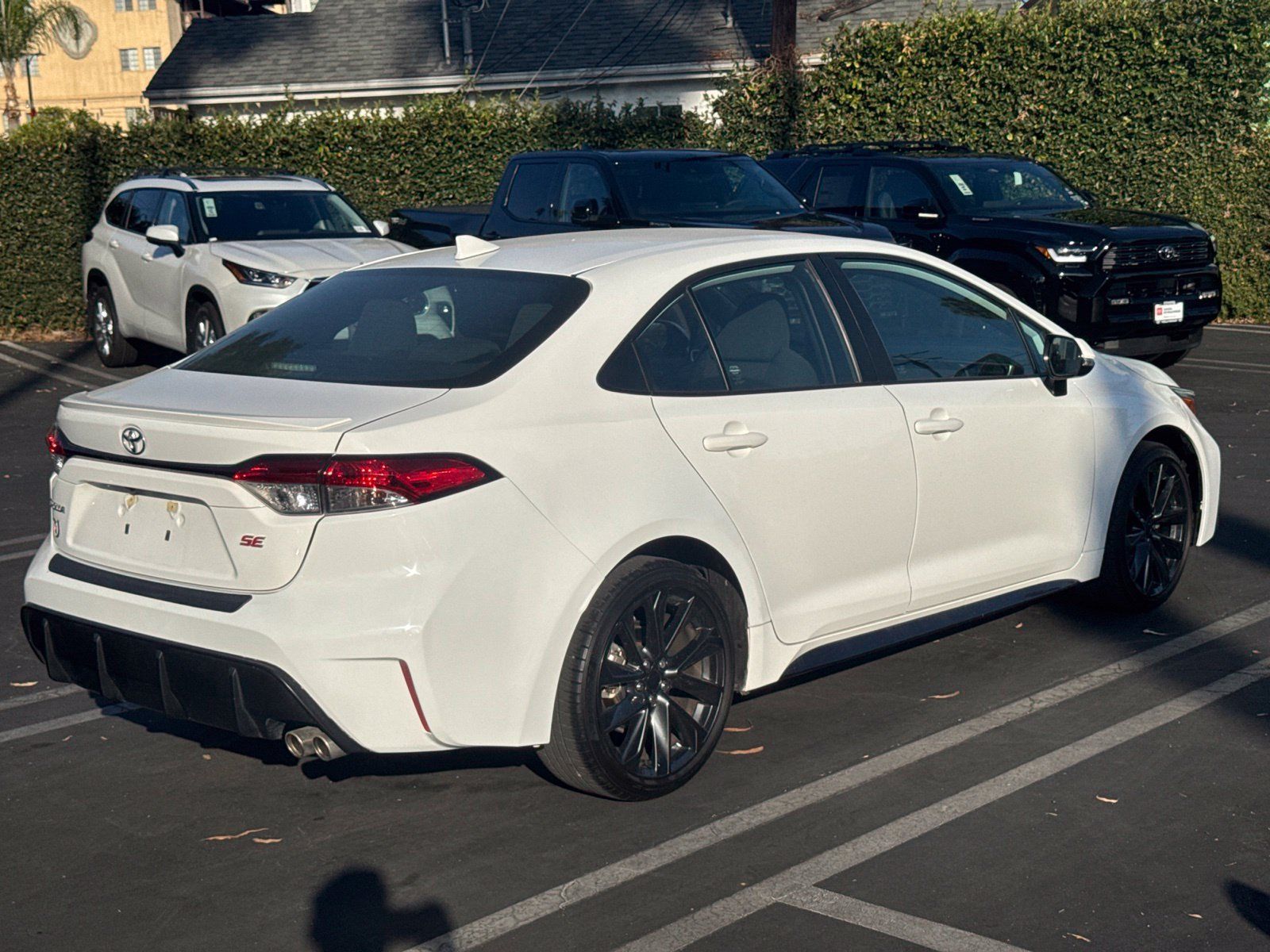 Used 2023 Toyota Corolla SE FWD image 3