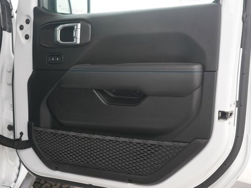 Used 2021 Jeep Wrangler Unlimited Rubicon 4xe w/ Steel Bumper Group image 9