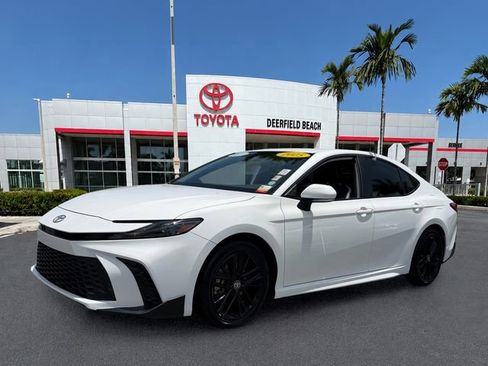 Certified 2025 Toyota Camry SE w/ Convenience Package FWD image 3