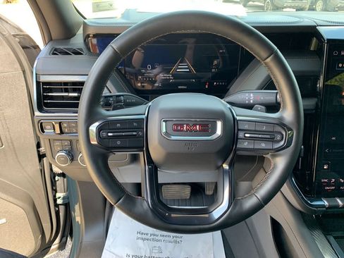 Used 2025 GMC Yukon XL AT4 AWD/4WD image 26