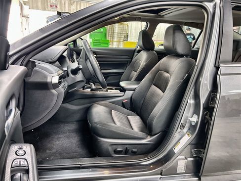 Used 2024 Nissan Altima 2.5 SV w/ SV Premium Package image 12