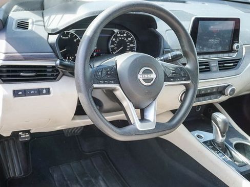Used 2024 Nissan Altima 2.5 SV image 8