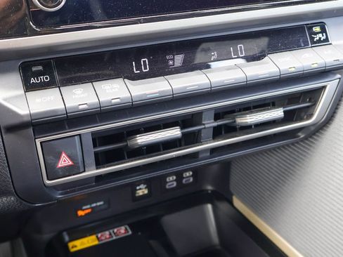 Used 2025 Toyota Camry SE FWD image 15