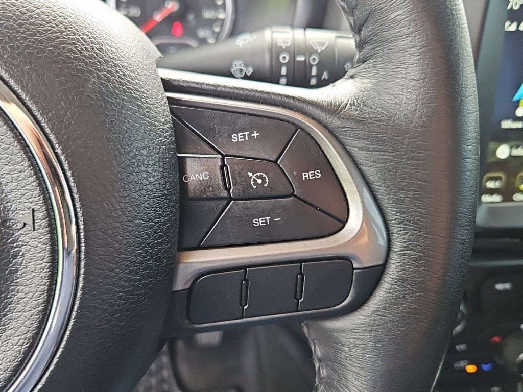 Used 2022 Jeep Renegade Latitude w/ Convenience Group AWD/4WD image 17