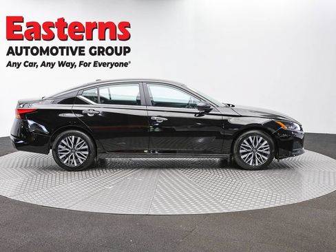 Used 2025 Nissan Altima 2.5 SV FWD image 4