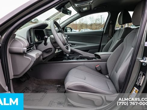 Used 2025 Hyundai Elantra SE FWD image 17