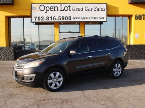 Used 2017 Chevrolet Traverse LT w/ Style and Technology Package image 1