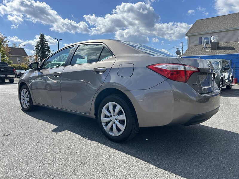 Used 2015 Toyota Corolla LE FWD image 6