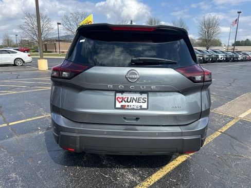 Used 2025 Nissan Rogue SV AWD/4WD image 13