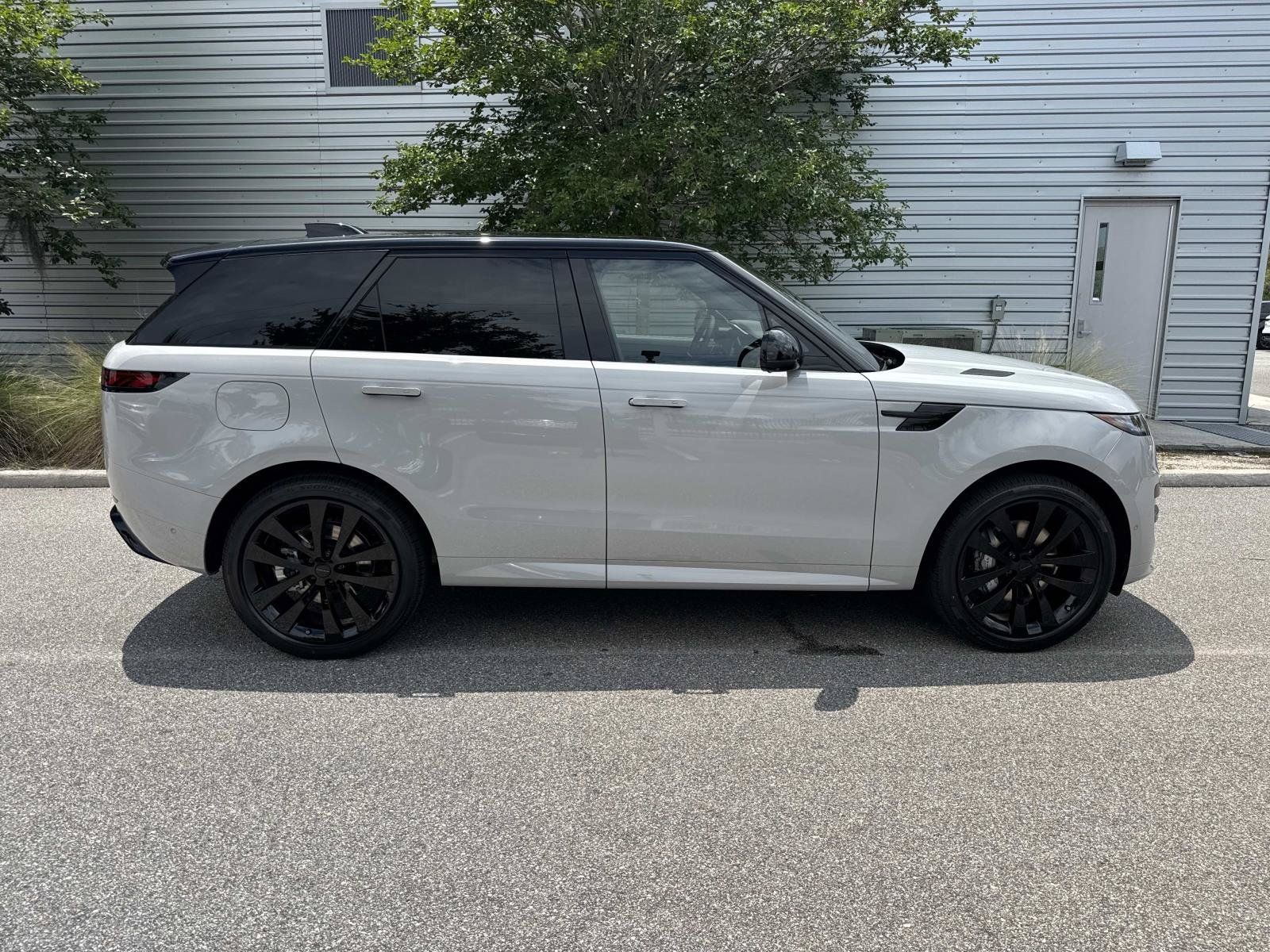 New 2026 Land Rover Range Rover Sport Dynamic SE AWD/4WD image 5