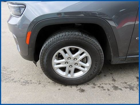 Used 2023 Jeep Grand Cherokee Laredo w/ Luxury Tech Group I AWD/4WD image 5