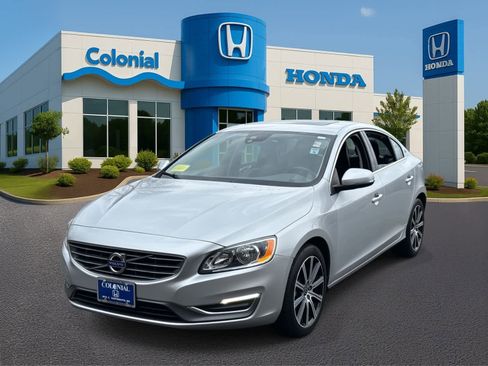 Used 2017 Volvo S60 T5 Inscription w/ Convenience Package image 1