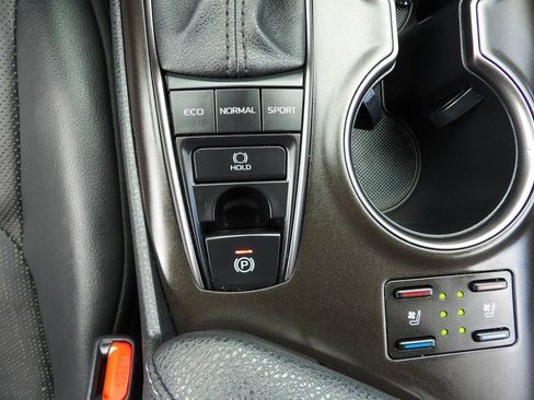 Used 2024 Toyota Camry XSE w/ Navigation Package image 28