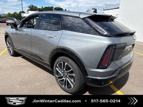 Certified 2025 Cadillac Optiq Sport 2 w/ LPO, Floor Liner Package AWD/4WD image 7