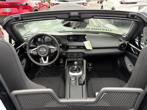 New 2026 MAZDA MX-5 Miata Club w/ Interior Package RWD image 9