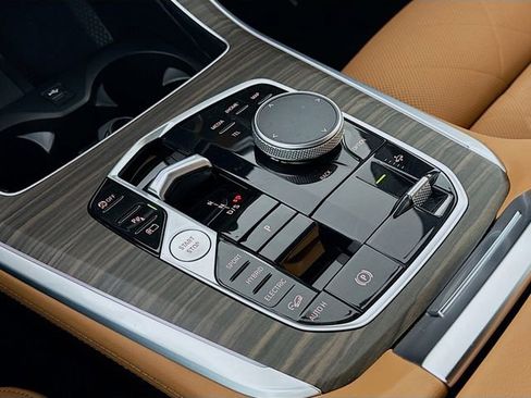 Used 2024 BMW X5 xDrive50e w/ Parking Assistance Package image 17