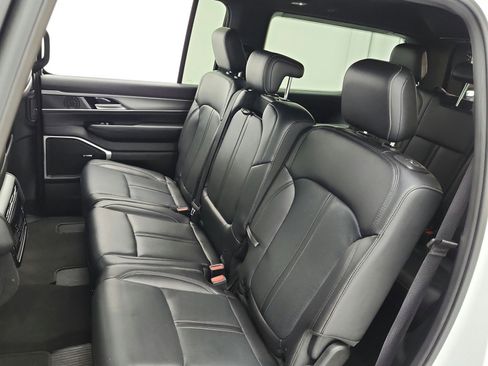 Used 2025 Jeep Wagoneer 4WD image 15