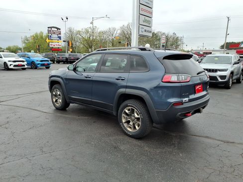 Used 2019 Jeep Cherokee Trailhawk w/ Cold Weather Group AWD/4WD image 4