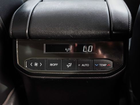 Used 2022 Toyota Highlander XLE image 31