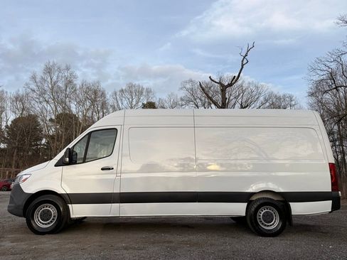 Used 2022 Mercedes-Benz Sprinter 2500 image 2