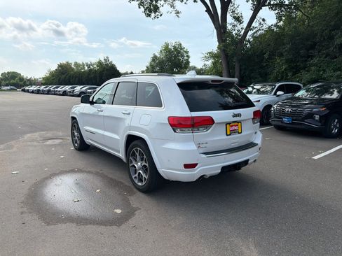 Used 2019 Jeep Grand Cherokee Overland AWD/4WD image 3