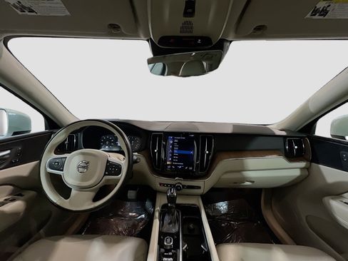 Used 2021 Volvo XC60 T5 Momentum w/ Protection Package Premier image 16