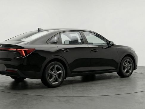 Used 2025 Kia K4 FWD image 9
