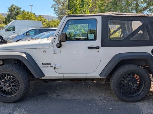 Used 2017 Jeep Wrangler Sport AWD/4WD image 2