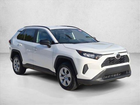 Used 2020 Toyota RAV4 LE FWD image 3