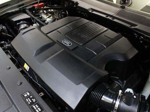 Used 2024 Land Rover Defender 110 SE image 7