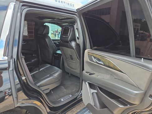 Used 2017 Cadillac Escalade Platinum AWD/4WD image 44