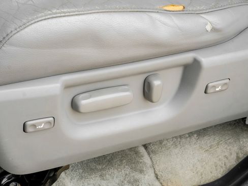 Used 2011 Toyota Sequoia Platinum image 31