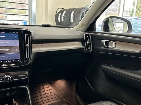 Certified 2024 Volvo XC40 B5 Core image 24