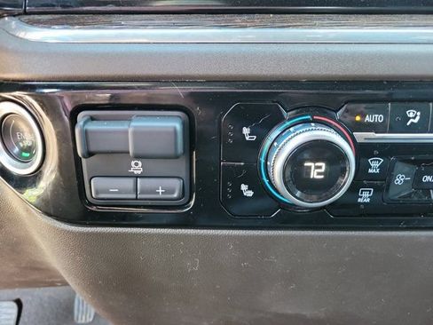 Used 2024 GMC Sierra 1500 SLE w/ Preferred Package AWD/4WD image 12