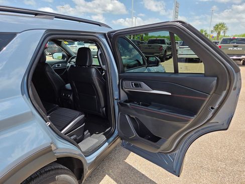 Used 2025 Ford Explorer ST-Line RWD image 15
