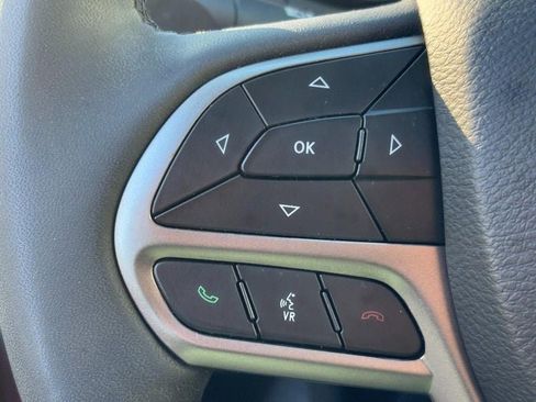 Used 2021 Jeep Cherokee Limited image 17