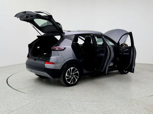 Used 2022 Chevrolet Bolt EUV Premier w/ Super Cruise Package image 11