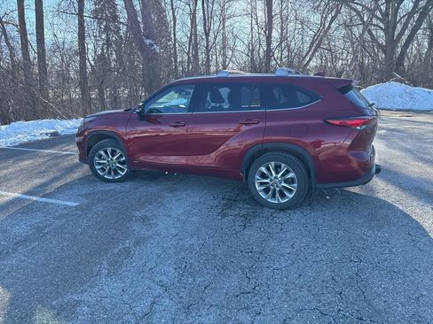 Used 2022 Toyota Highlander Limited image 7