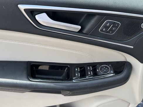 Used 2019 Ford Edge Titanium w/ Equipment Group 301A AWD/4WD image 18