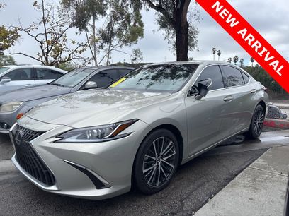Used 2025 Lexus ES 300h w/ Premium Package