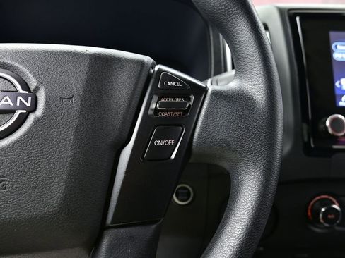 Used 2023 Nissan Frontier SV image 5