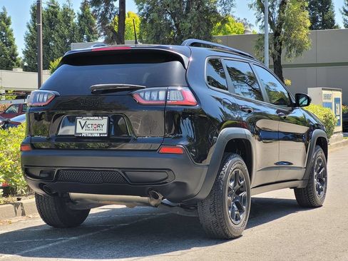 Used 2022 Jeep Cherokee Latitude AWD/4WD image 4