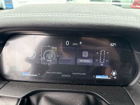 Used 2024 Jeep Grand Cherokee L Limited w/ Black Appearance Package RWD image 9