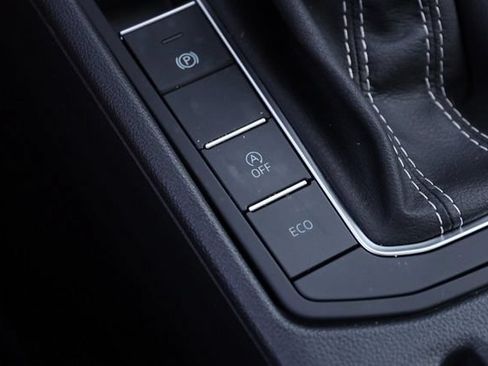Used 2025 Volkswagen Jetta SE w/ Sunroof Package FWD image 19