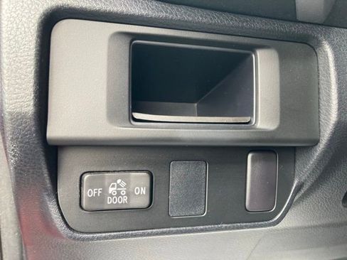 Used 2016 Toyota Tacoma SR5 w/ SR5 Appearance Package (SN) image 29