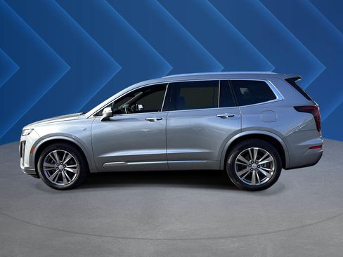 Used 2025 Cadillac XT6 Premium Luxury FWD image 2
