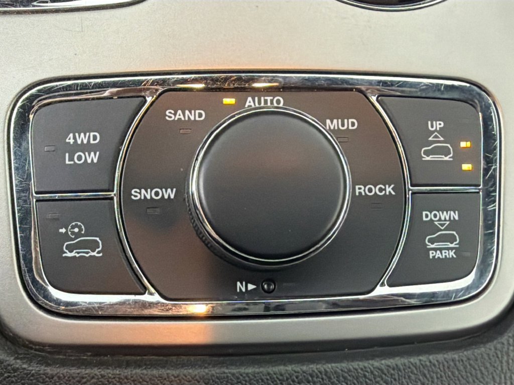 Used 2017 Jeep Grand Cherokee Trailhawk AWD/4WD image 35
