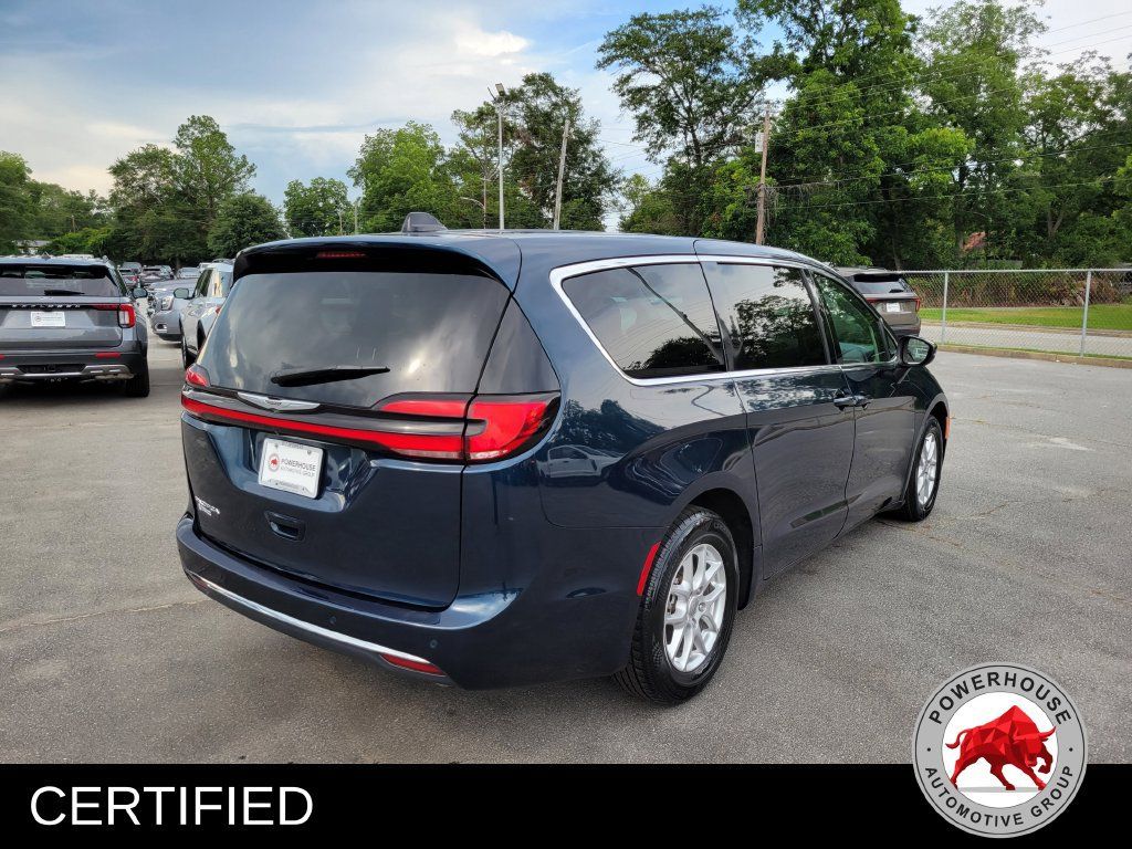Used 2023 Chrysler Pacifica Touring-L FWD image 6