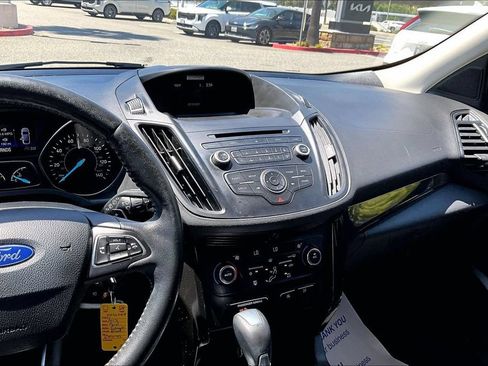 Used 2017 Ford Escape SE w/ SE Sport Appearance Package FWD image 8