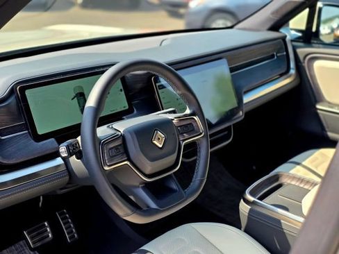 Used 2025 Rivian R1S Premium AWD/4WD image 13